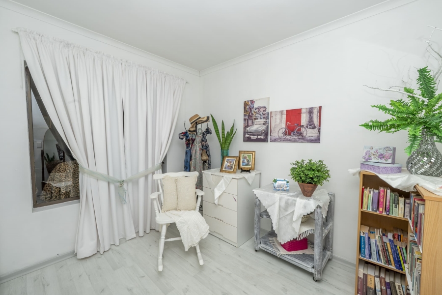 3 Bedroom Property for Sale in De Oude Spruit Western Cape